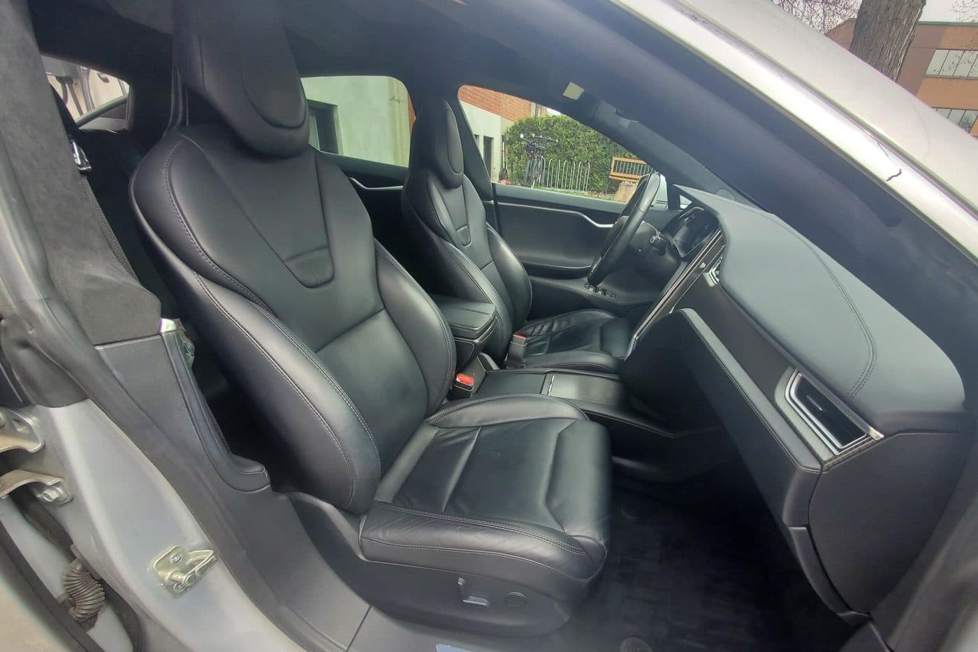 Tesla Model S, original photo